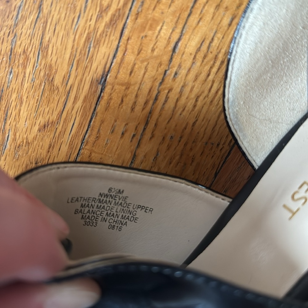 Nine West Black Flats with Elegant Cutout Details 6.5 - Picture 9 of 9